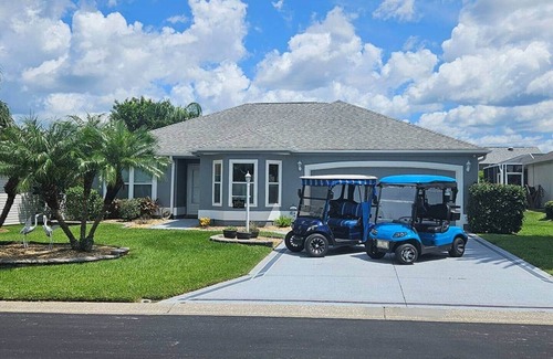 The Villages Casa | Private Pool, Golf Cart, & Pet Friendly. Close to Golf and Town Squares.