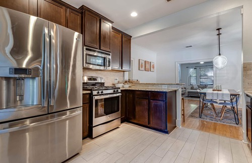 Alta Vista Casa | Outdoor Hangout, Near Downtown, Riverwalk, Frost Bank Center