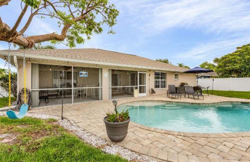 Cape Coral Casa | Outdoor Oasis, Heated Pool, Firepit, Bicycles, Pet-Friendly - Chateau Relaxo - Roelens