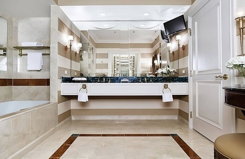 Las Vegas Hotel | Outdoor Pool, Two Premium 2 Queen City View Suite at The Venetian