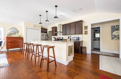 Glendale Casa | Outdoor Sauna, Hot tub, Fire Pit, Dogs Welcome!