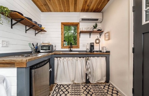 Roswell Cabaña | Outdoor Soaking TUB, Lake-front TINY HOME