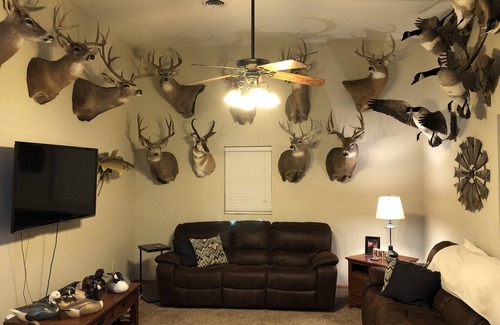 Pierre Casa | Outdoorsman Paradise- 1/2 mile from Lake Oahe