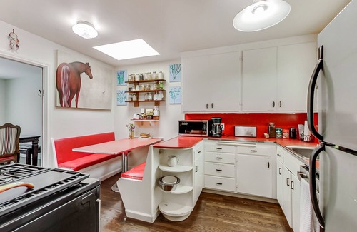 Parkside Casa | Outer Sunset District Home en San Francisco para seis personas con W / D, estacionamiento, Apple TV