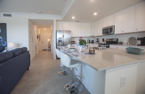 Lakewood Ranch Condominio | Outstanding 2/bed, 2/bath with Lake and Green View