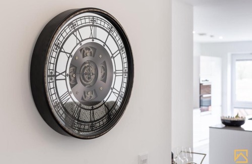 Milton Keynes Casa | Outstanding 5 Bedroom Townhouse, Canal Views By Valore Property Services