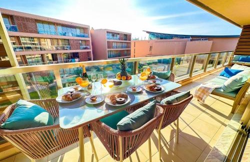 Salgados Apartamento | Outstanding Condo- Beach, Pool & Golf by BeCherish