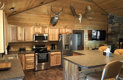 Cody Cabina | Excepcionales minutos de Crandall Cabin de Yellowstone, ¡listos para su aventura!