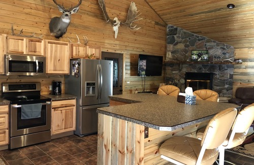 Cody Cabina | Excepcionales minutos de Crandall Cabin de Yellowstone, ¡listos para su aventura!
