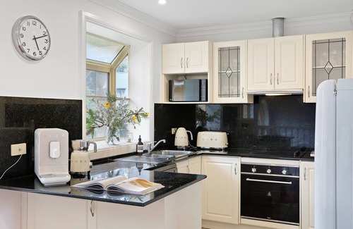 Katoomba Casa | outstanding escarpment and valley views, close to lookouts and bushwalks
