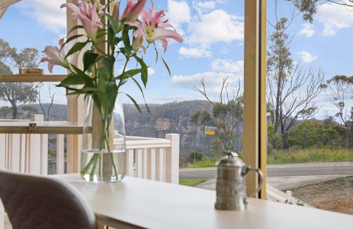Katoomba Casa | outstanding escarpment and valley views, close to lookouts and bushwalks