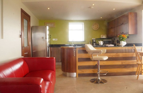 Galway Apartamento | Outstanding panoramic views of Galway Bay in the heart of a historic Site.