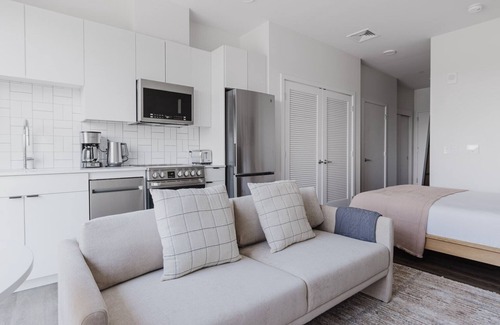 Revere Apartamento | Outstanding Revere Studio w/ EV Charging, Pool, Gym & W/D, by Blueground