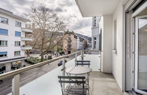 Sihlfeld Apartamento | Outstanding Wiedikon 1BR w/ Private W/D, near Shops, by Blueground