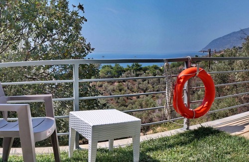 Plomari Casa | Villas Ouzo 2, Villa 3BR en Ag. Isidoros Plomari Lesbos