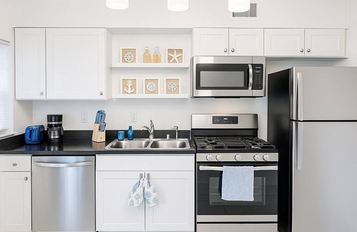 Bayview Casa | OV Beach Oasis: The Beach House- A 4 minute walk to the beach !