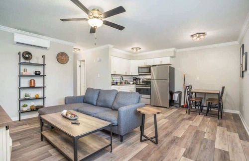 East Ocean View Apartamento | OV Mosaic Oyster Suite