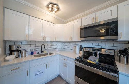 East Ocean View Apartamento | OV Mosaic - Rain Suite