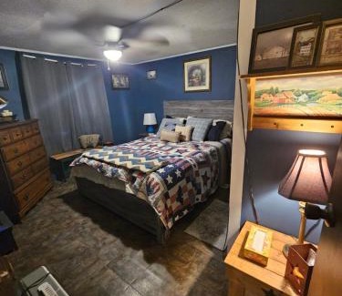 South Point Casa | Over the hill and through the woods