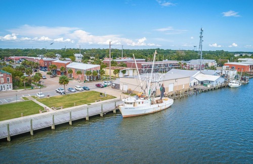 Historic Downtown Apalachicola Cabaña | Over the Moon Guest Suite at Blue Moon Inn. Walk everywhere!