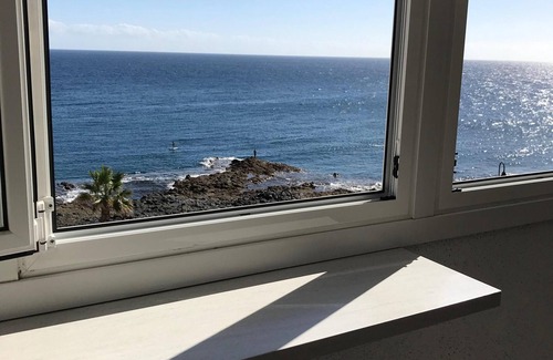 Telde Casa | Sobre el océano con terraza privada y jacuzzi.