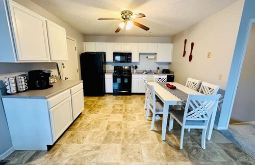 Monroe Casa | Overbrook Delight -tranquil stay for day and night