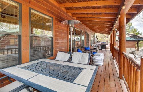 Heber Casa | Overgaard Cabin with Private Deck, Grill and Fire Pit!