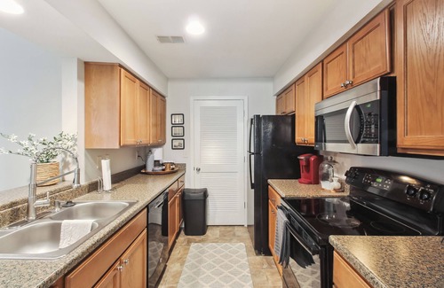 Overland Park Condominio | Overland Park Condo, Close to Lakes & Parks!