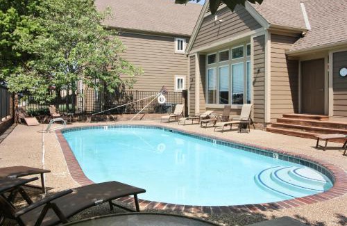 Overland Park Apartamento | Overland Park Condo, Close to Lakes and Parks!