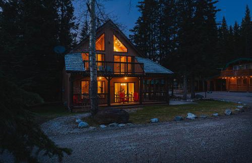 Jasper East Cabina | Overlander Mountain Lodge