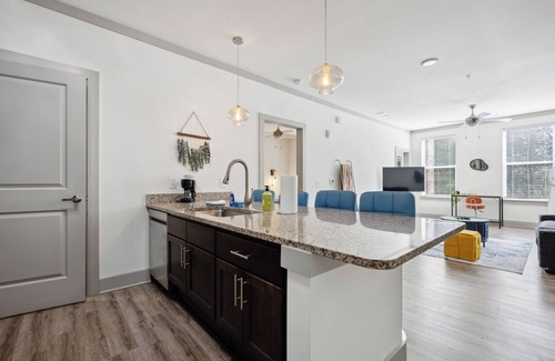 Farragut Apartamento | Overlook 2103 I Luxury Redefined I Free Parking