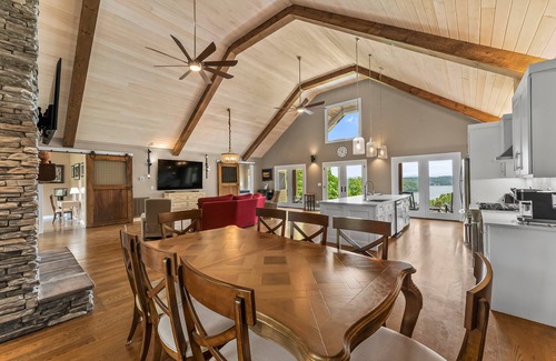 Marion Casa | Overlook at Lake James & Black Bear Access offers great lake and mountain views.