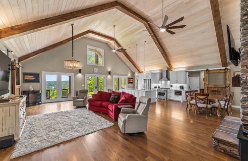 Marion Casa | Overlook at Lake James & Black Bear Access offers great lake and mountain views.