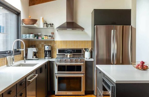 Saugerties Casa | Mid-Century Home w/ Pool, Hot Tub + Views