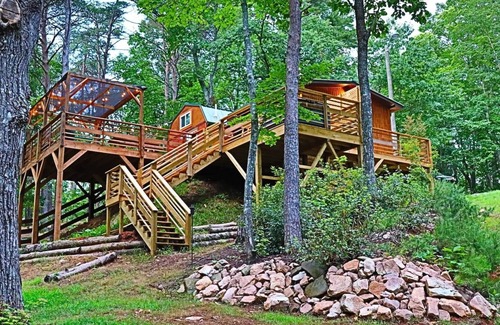 Clarkesville Cabina | Overlook National Forest, Cozy cabin with hot tub and firepit.