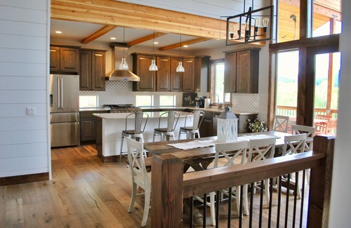 San Juan River Village Cabina | Overlook San Juan River. Close to Wolf Creek, Fishing, Hiking.