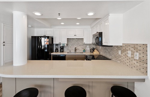 Imperial Beach Condominio | Pase por alto el océano y el muelle en este 2 dormitorios / 2 baños