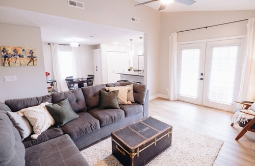 Mayhew Casa | Overlooking Elm Lake Golf Course, Sunset Villa
