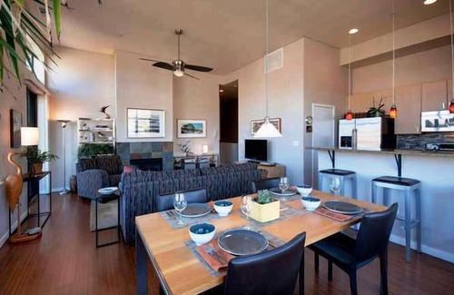 North Broadway - Holiday Condominio | The Crow's Nest: con vistas a las estribaciones, senderos, restaurantes, tiendas y más