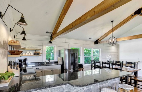 Salem Casa | Overlooking Lake Keowee Bay View