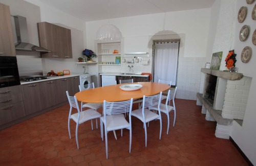 Vacciago Casa | Con vistas al lago de Orta. Grandes espacios, jardín, piscina privada