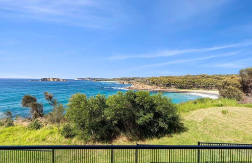 Malua Bay Casa | Overlooking McKenzie's Beach & Pretty Point @ Malua Bay | Luma Vista