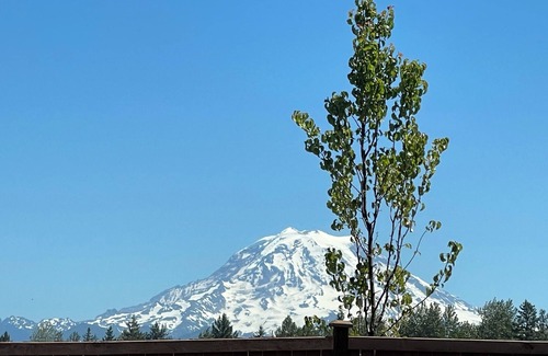 Puyallup Casa | Overlooking Mt. Rainier