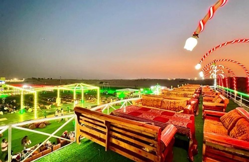 Downtown Dubai Complejo | Overnight Campsite stay party adventures