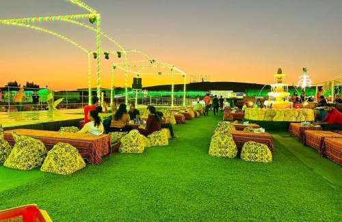 Downtown Dubai Chalet De Esquí | Overnight Chalet Campsite best for Couples Friends Parties and Overnight Event