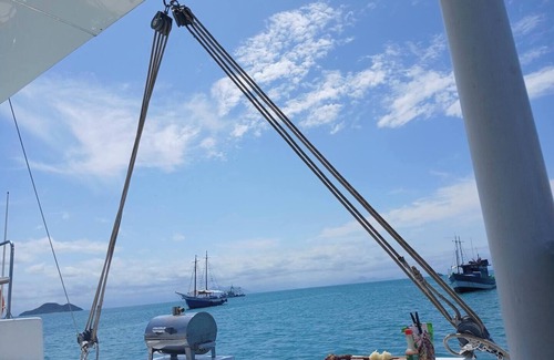 Parque Estadual da Costa do Sol Alquiler De Eote | Overnight stay on a sailing catamara at Orla Bardot