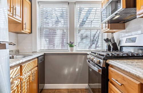 St. Louis Apartamento | Oversized 2 Bedroom Apartment in South City!