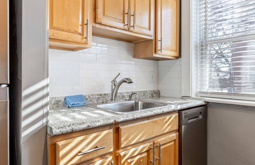 St. Louis Apartamento | Oversized 2 Bedroom Apartment in South City!