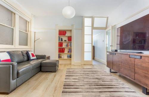 Kings Cross Apartamento | Oversized Art Deco in Potts Point near Harbour