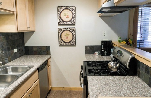 Truckee Apartamento | Encantador encanto, con vistas a la aldea